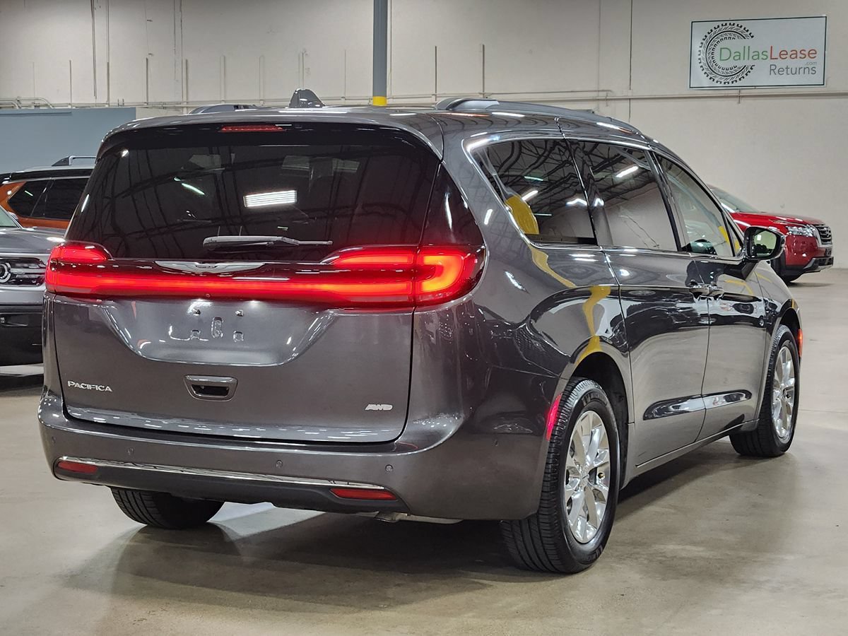 Used 2022 Chrysler Pacifica Touring-L w/ Uconnect Theater Family Group AWD/4WD image 8