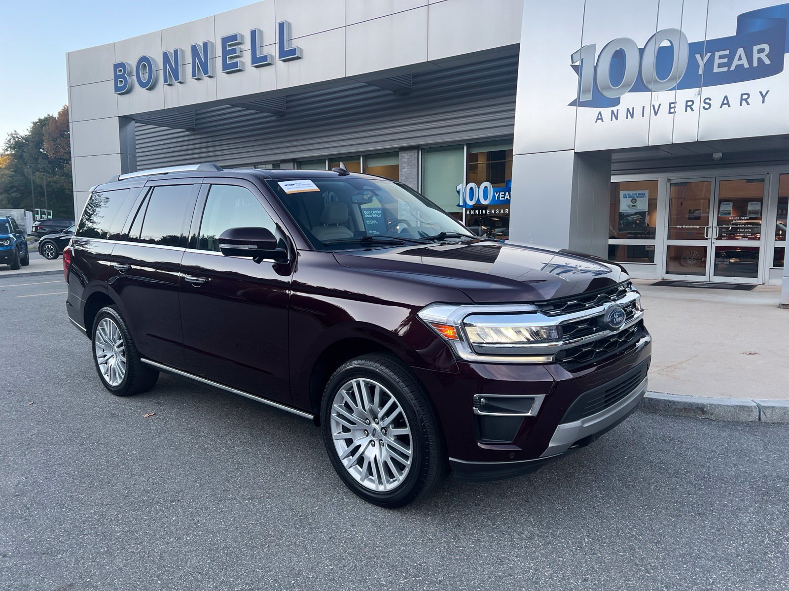 Certified 2024 Ford Expedition Limited AWD/4WD image 1