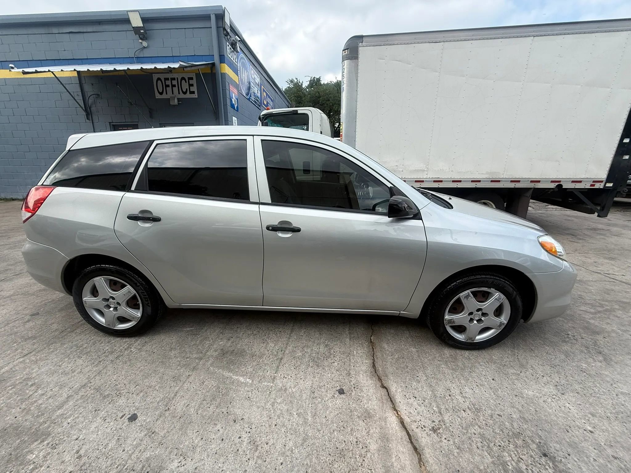 Used 2004 Toyota Matrix FWD image 8