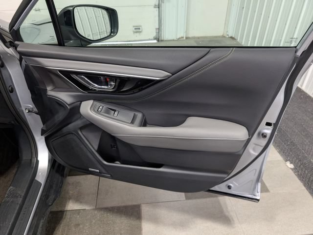 Used 2025 Subaru Outback Onyx Edition AWD/4WD image 27