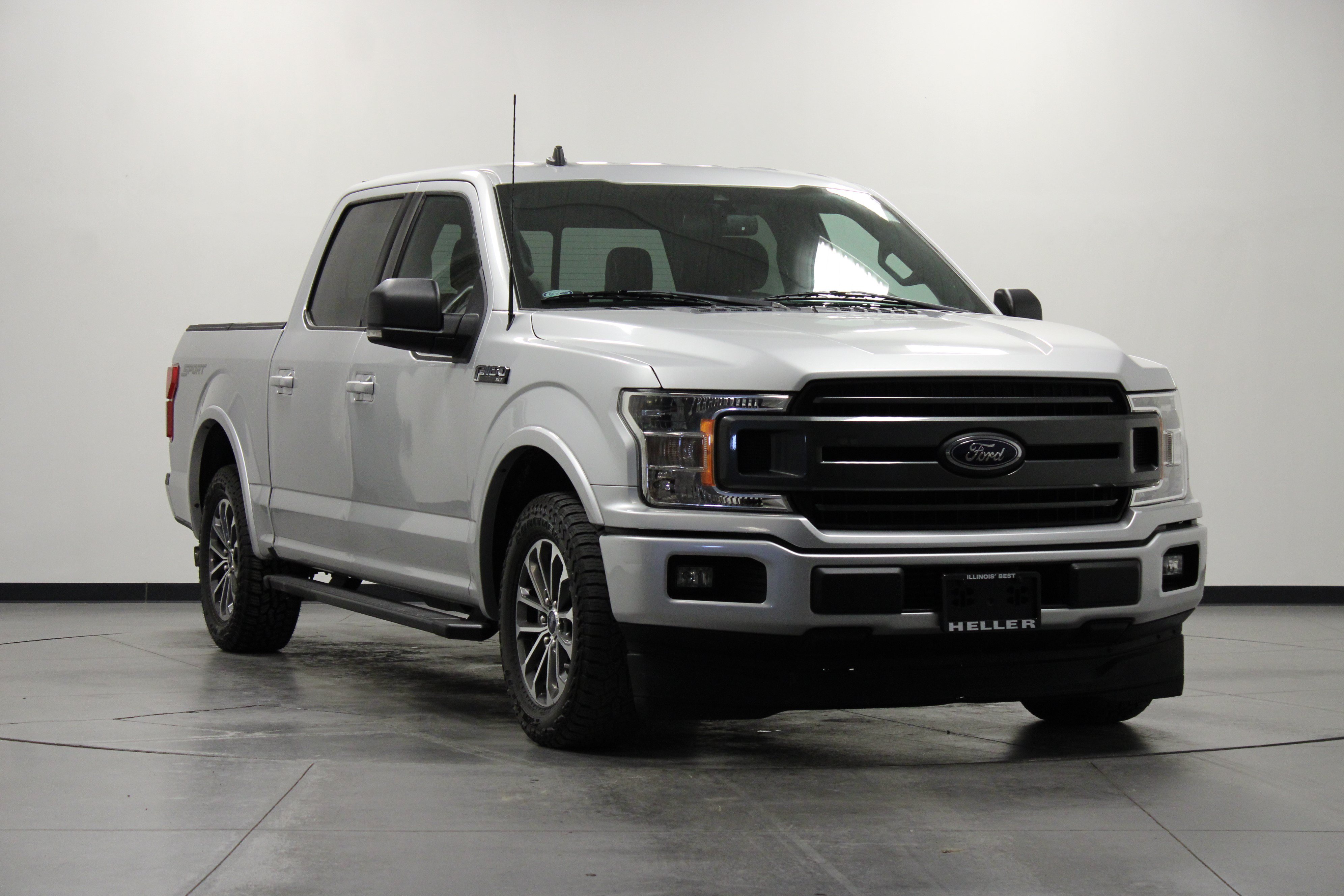 Used 2019 Ford F150 XLT w/ Equipment Group 302A Luxury RWD image 3