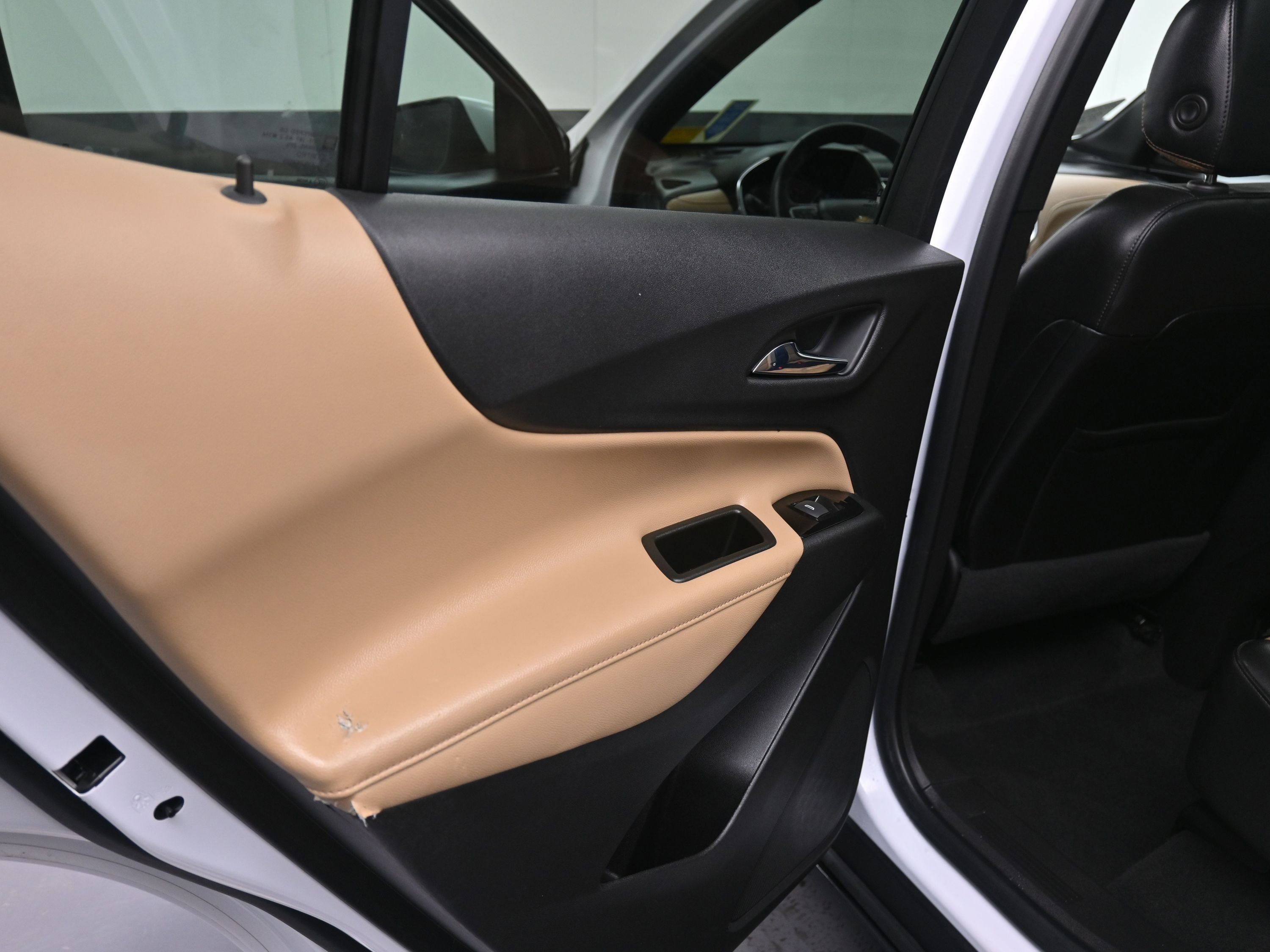 Used 2023 Chevrolet Equinox Premier image 21