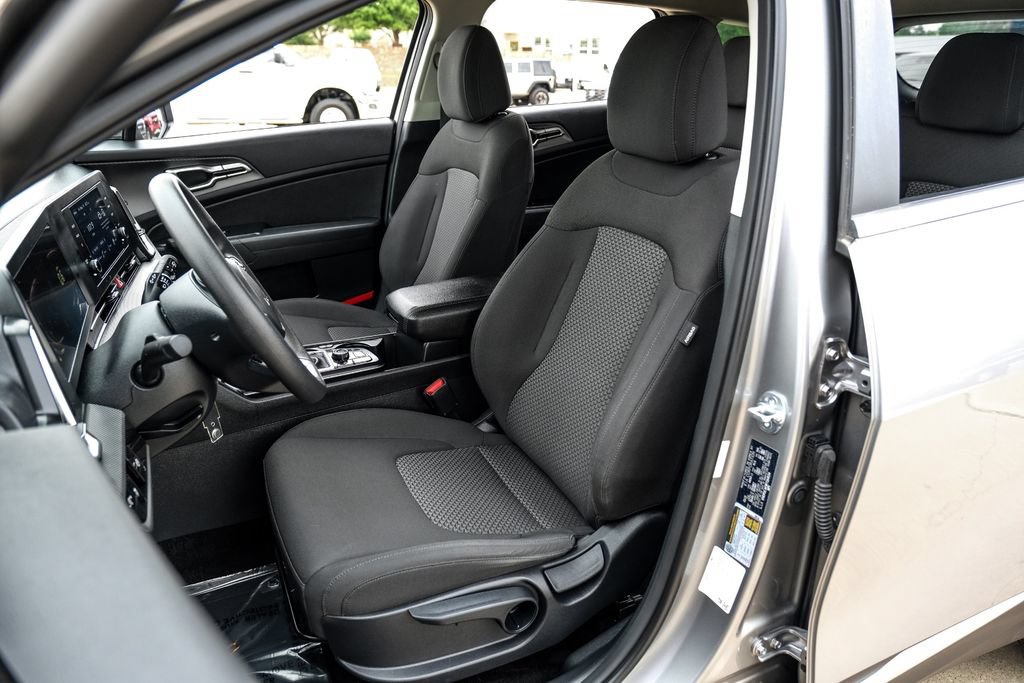 Used 2023 Kia Sportage LX AWD/4WD image 32