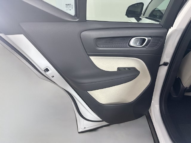 Used 2026 Volvo XC40 B5 Plus AWD/4WD image 25