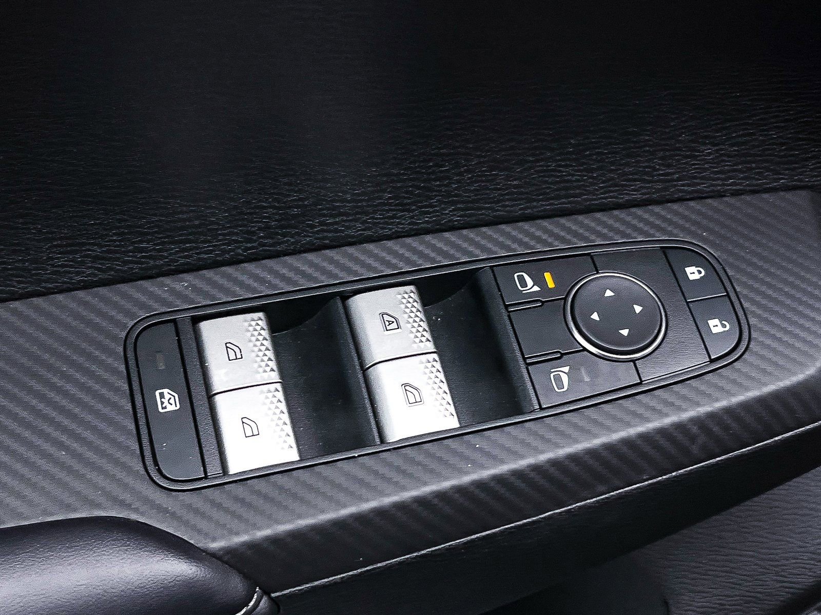 New 2025 Mitsubishi Outlander ES image 10