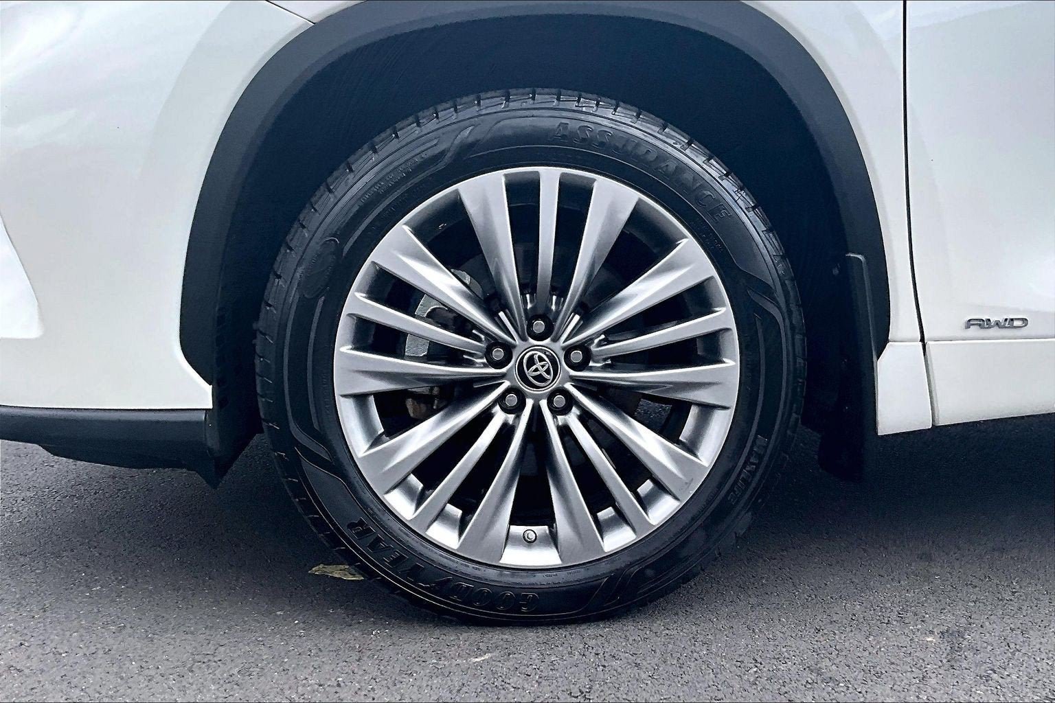 Used 2021 Toyota Highlander Platinum AWD/4WD image 9