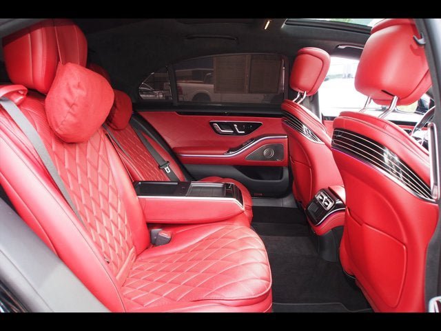 Used 2022 Mercedes-Benz S 580 4MATIC Sedan w/ AMG Line Package image 14