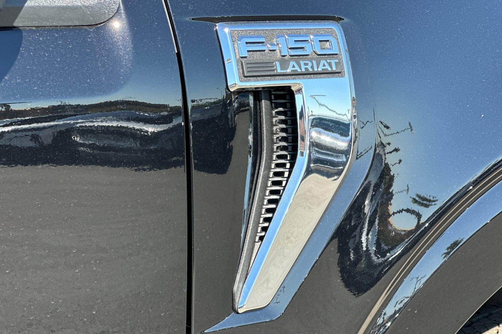 New 2025 Ford F150 Lariat w/ Equipment Group 502A High image 25