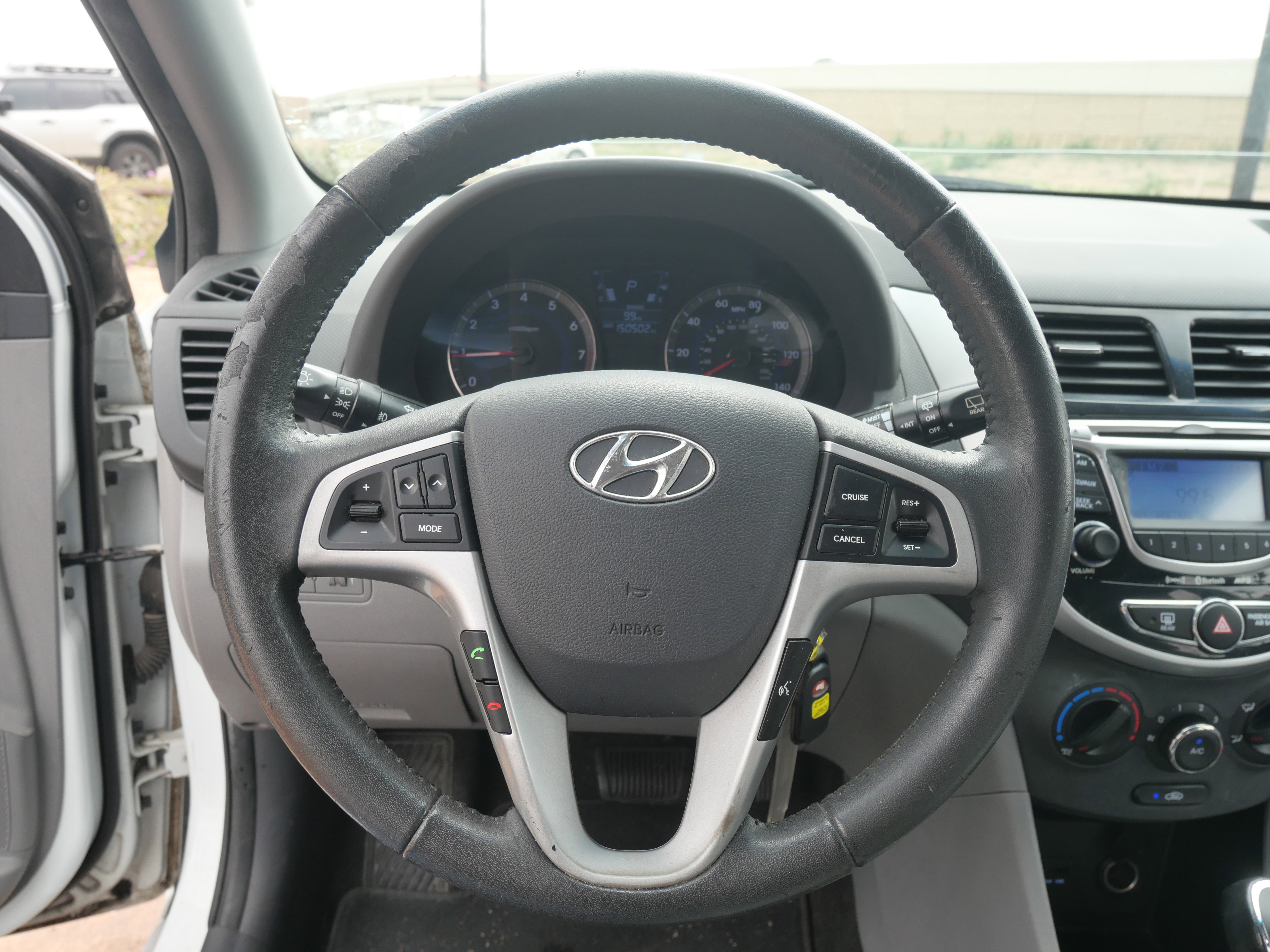 Used 2013 Hyundai Accent SE image 11