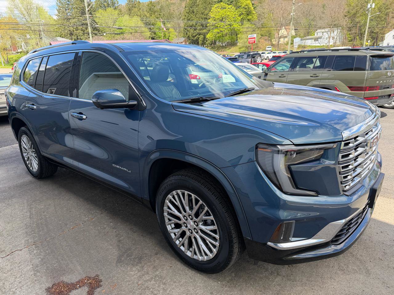 Used 2025 GMC Acadia Denali AWD/4WD image 3