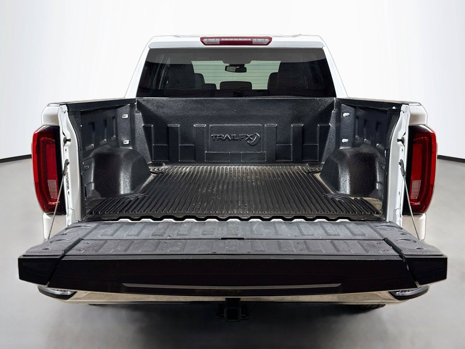 Certified 2025 GMC Sierra 1500 SLT RWD image 24