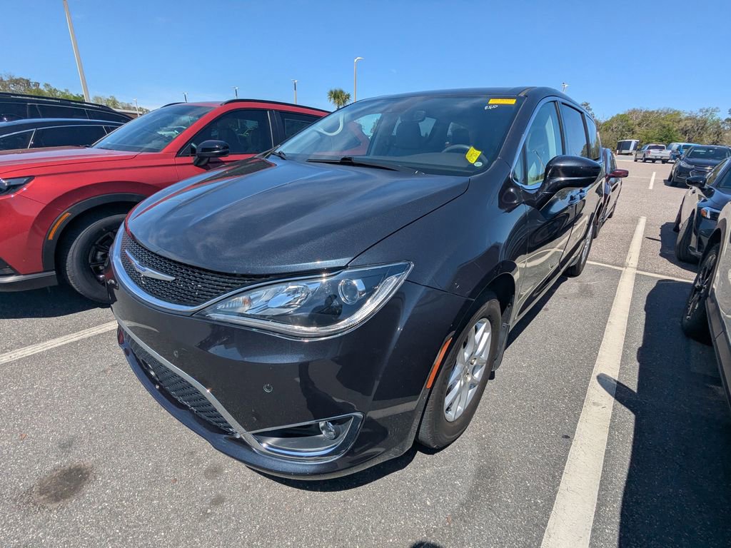 Used 2020 Chrysler Pacifica Touring w/ Advanced Safetytec Group image 3