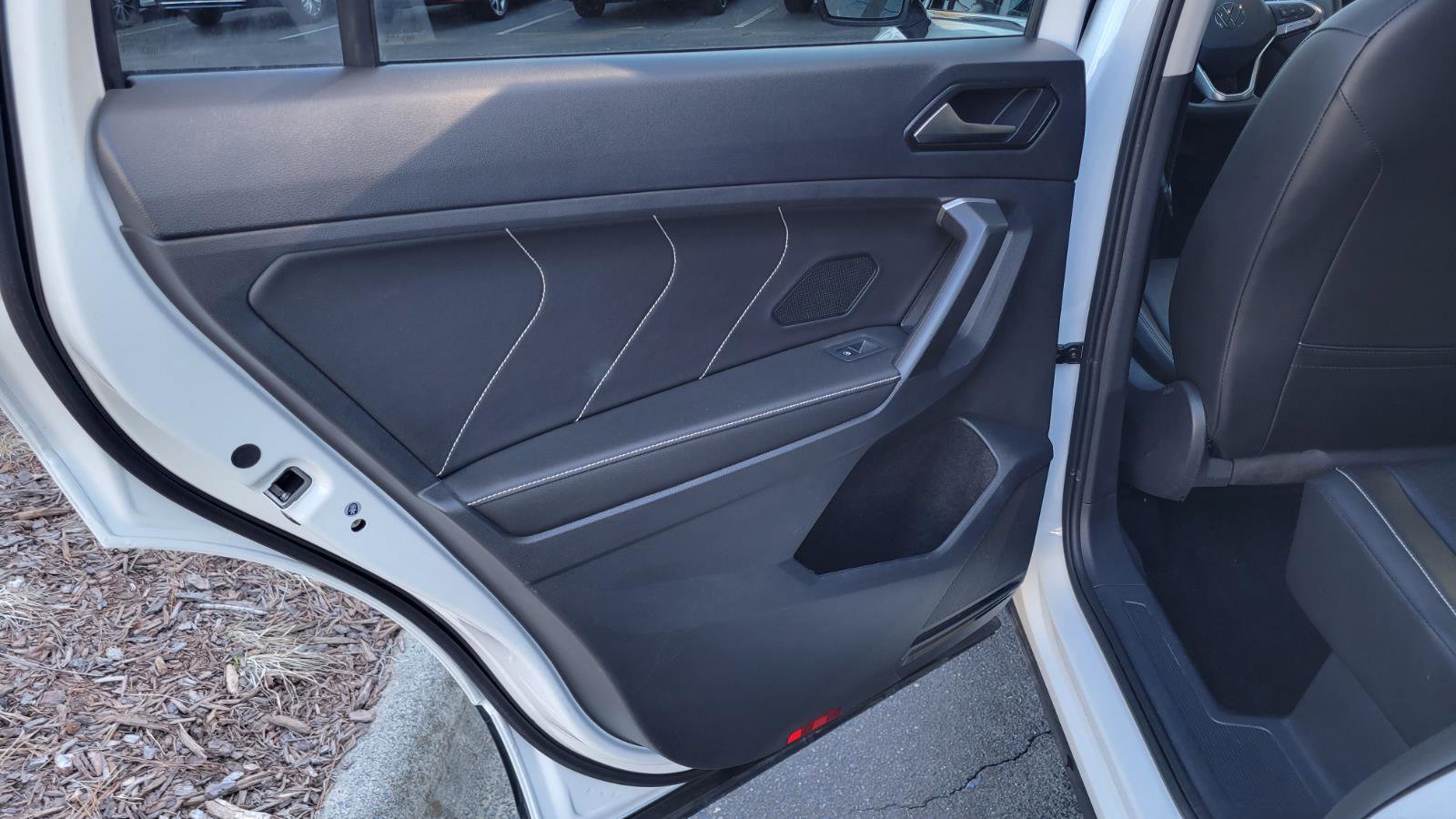 Certified 2024 Volkswagen Tiguan SE image 33