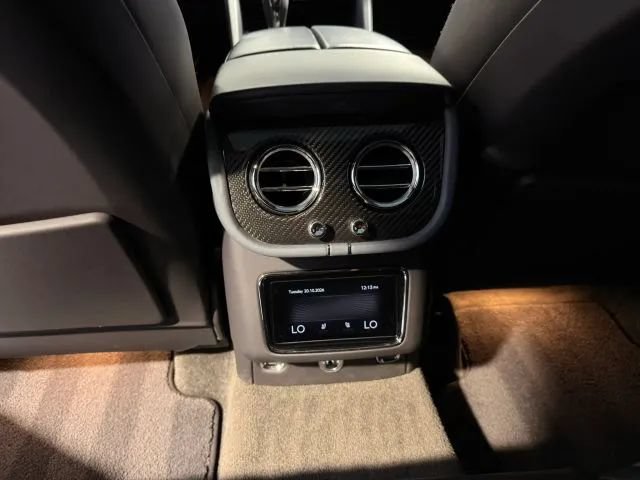 Used 2023 Bentley Bentayga AWD/4WD image 19