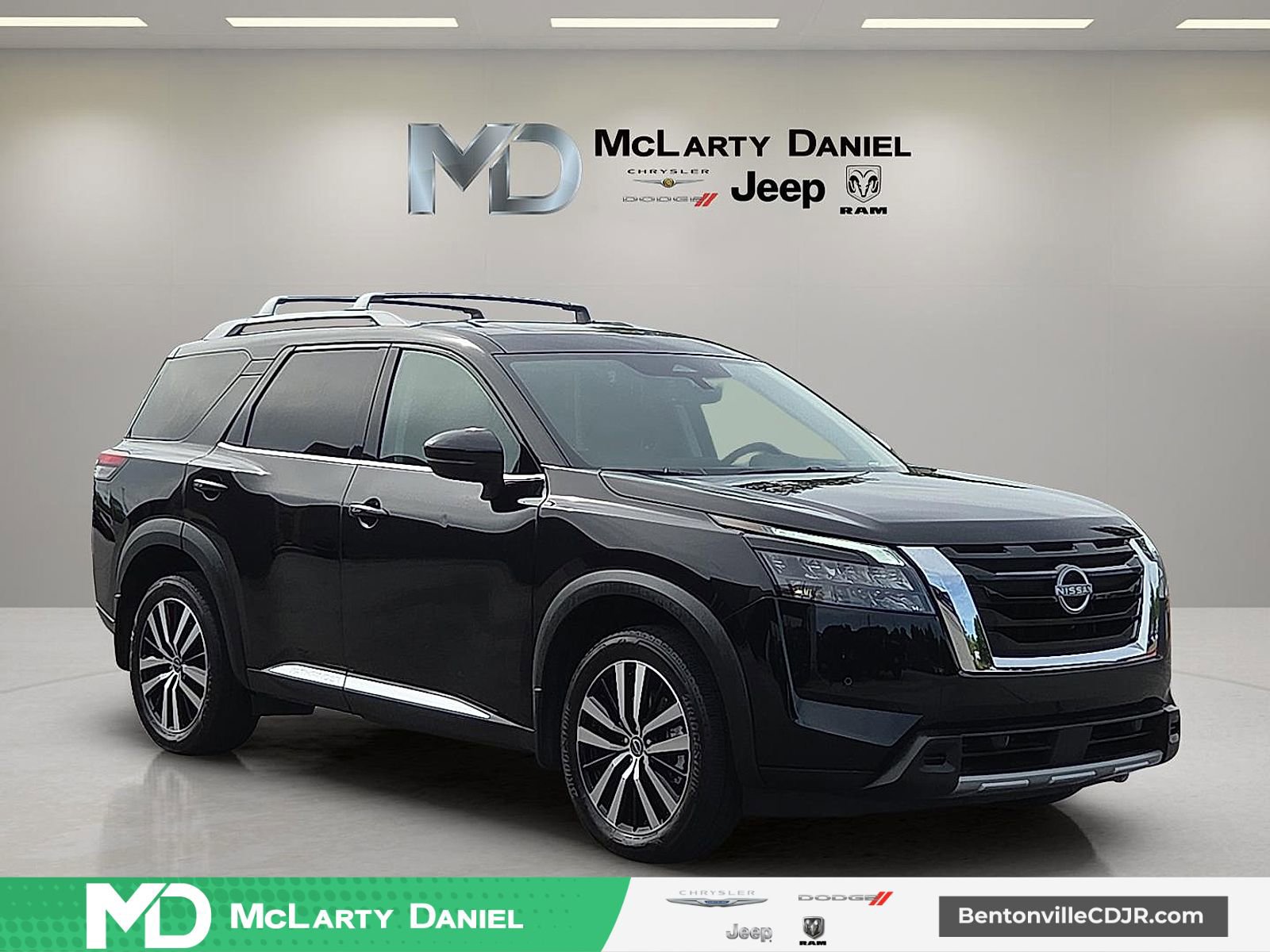 Used 2025 Nissan Pathfinder Platinum w/ Cargo Package AWD/4WD video 1
