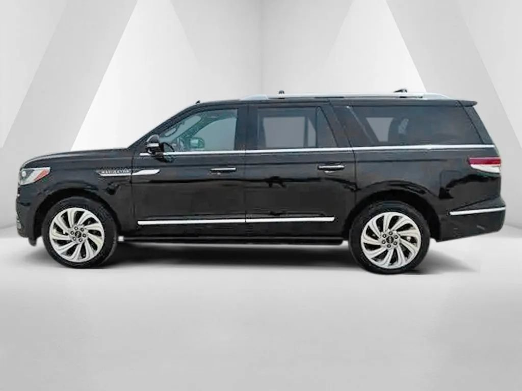 Used 2023 Lincoln Navigator L Reserve AWD/4WD image 4