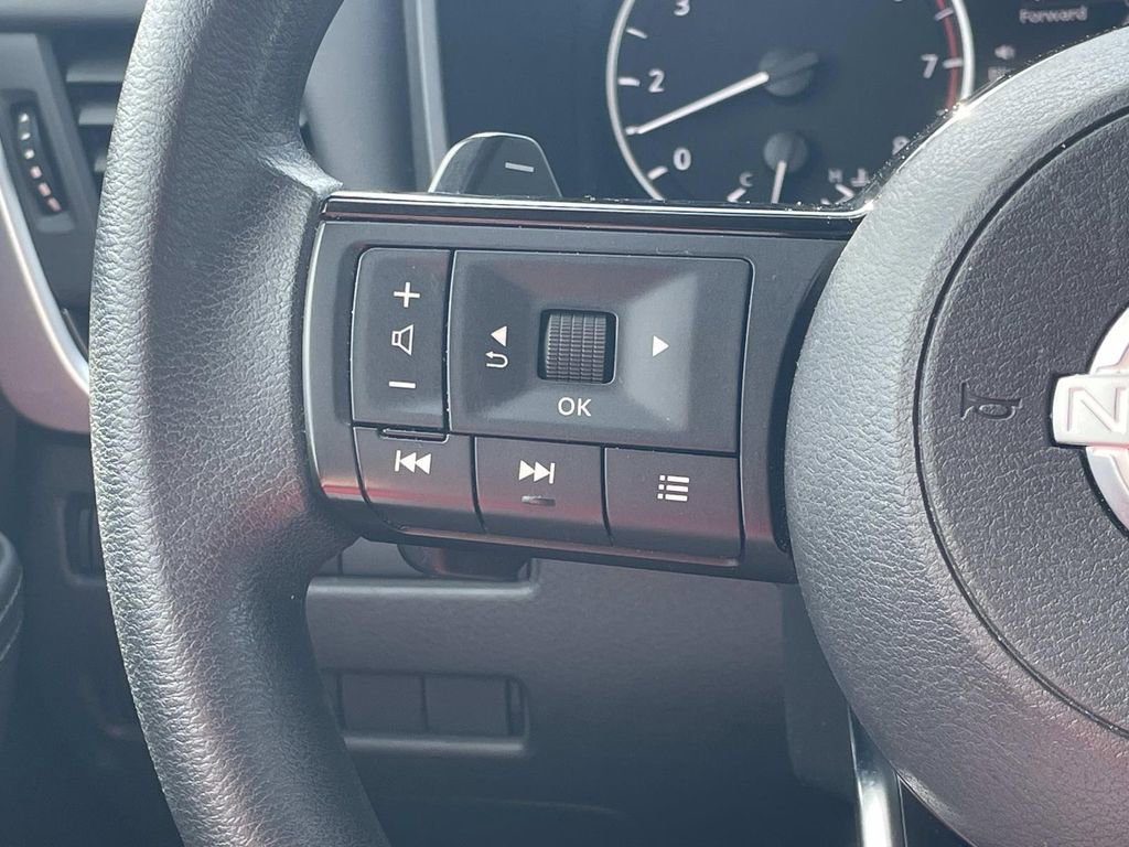 Used 2023 Nissan Rogue SV image 24