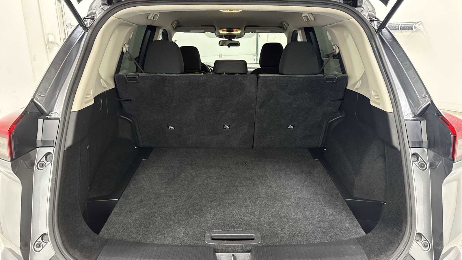 Used 2022 Nissan Rogue SV image 26