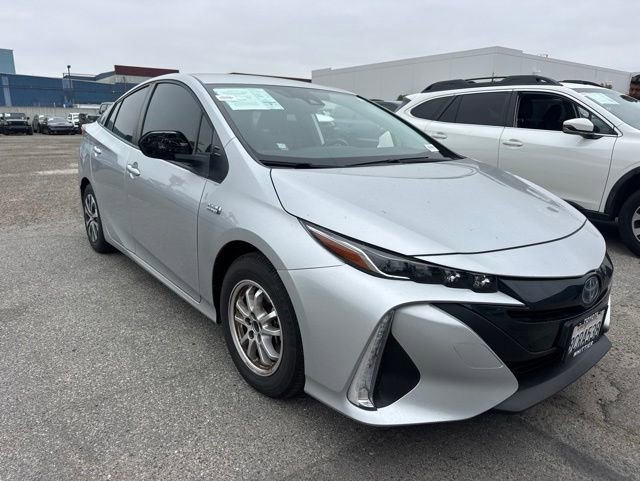 Used 2022 Toyota Prius Prime XLE FWD image 3