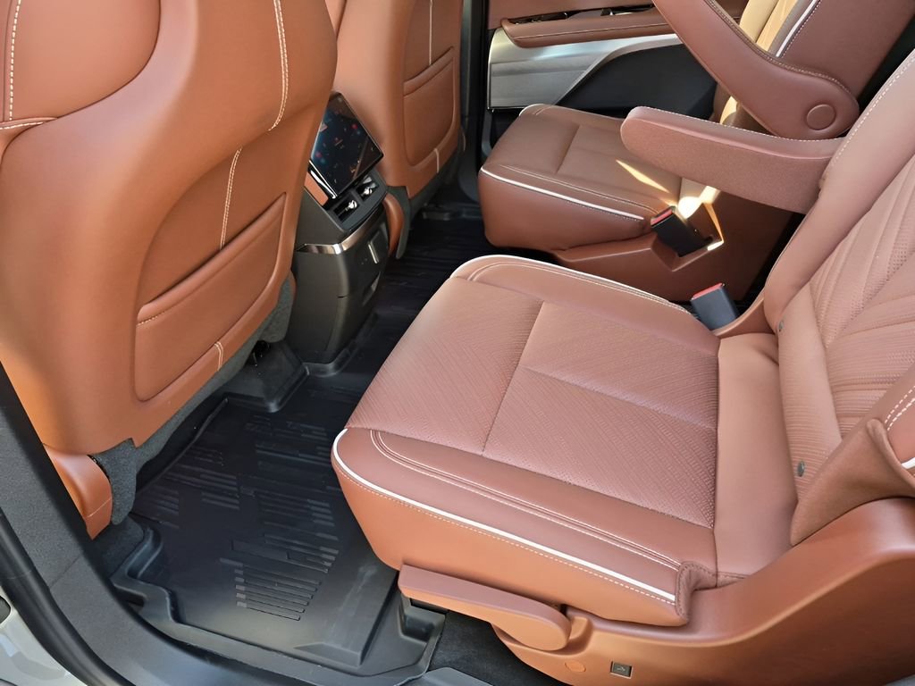 New 2026 Cadillac Vistiq Platinum w/ LPO, Floor Liner Package image 20