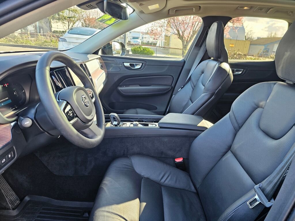 Used 2024 Volvo XC60 T8 Plus w/ Protection Package Premier image 24