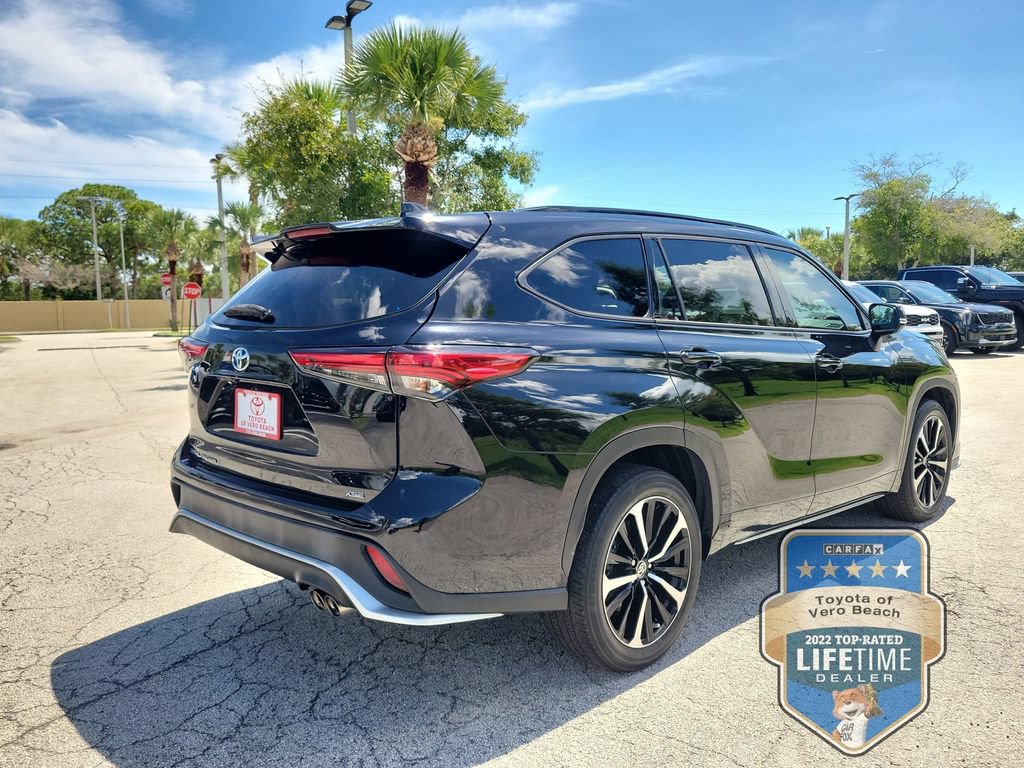 Certified 2021 Toyota Highlander XSE FWD image 4