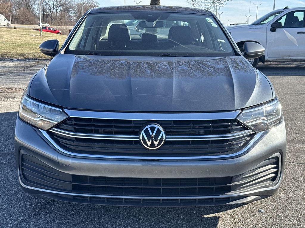 Used 2024 Volkswagen Jetta SE FWD image 3