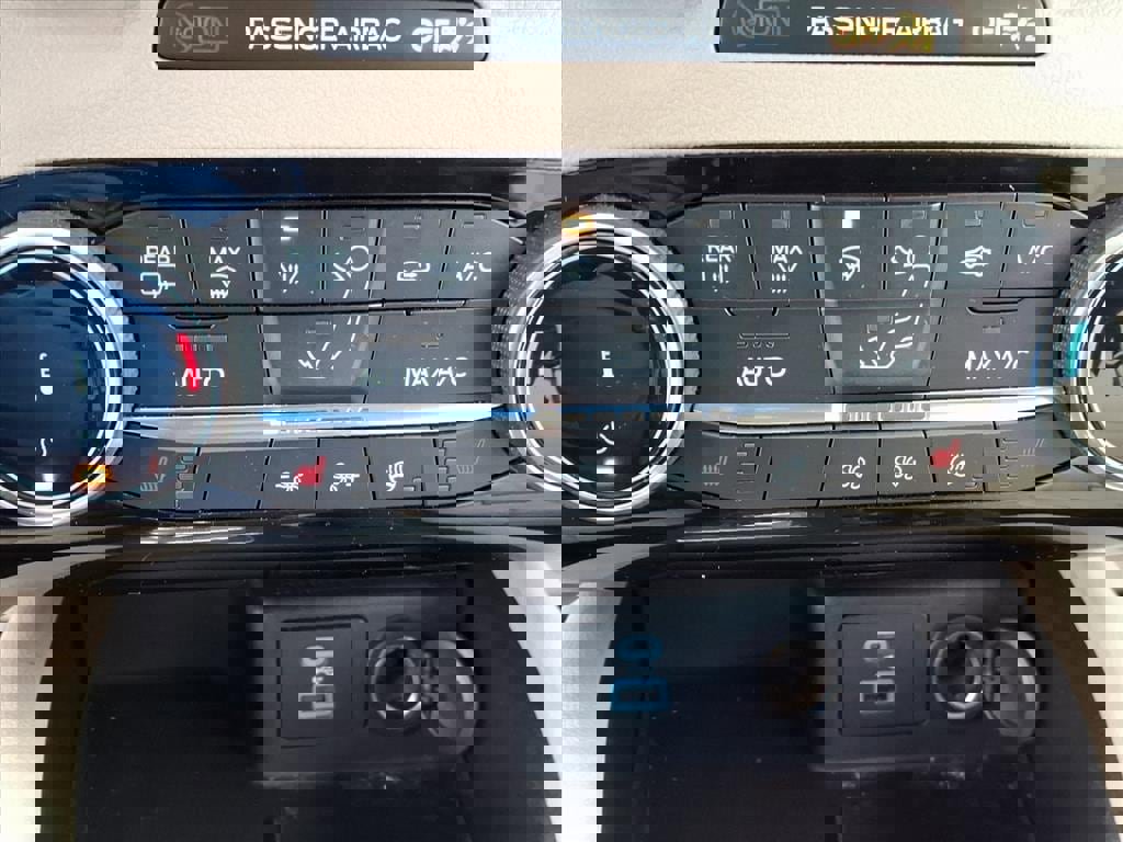 Certified 2022 Ford Escape Titanium w/ Class II Trailer Tow Package image 13