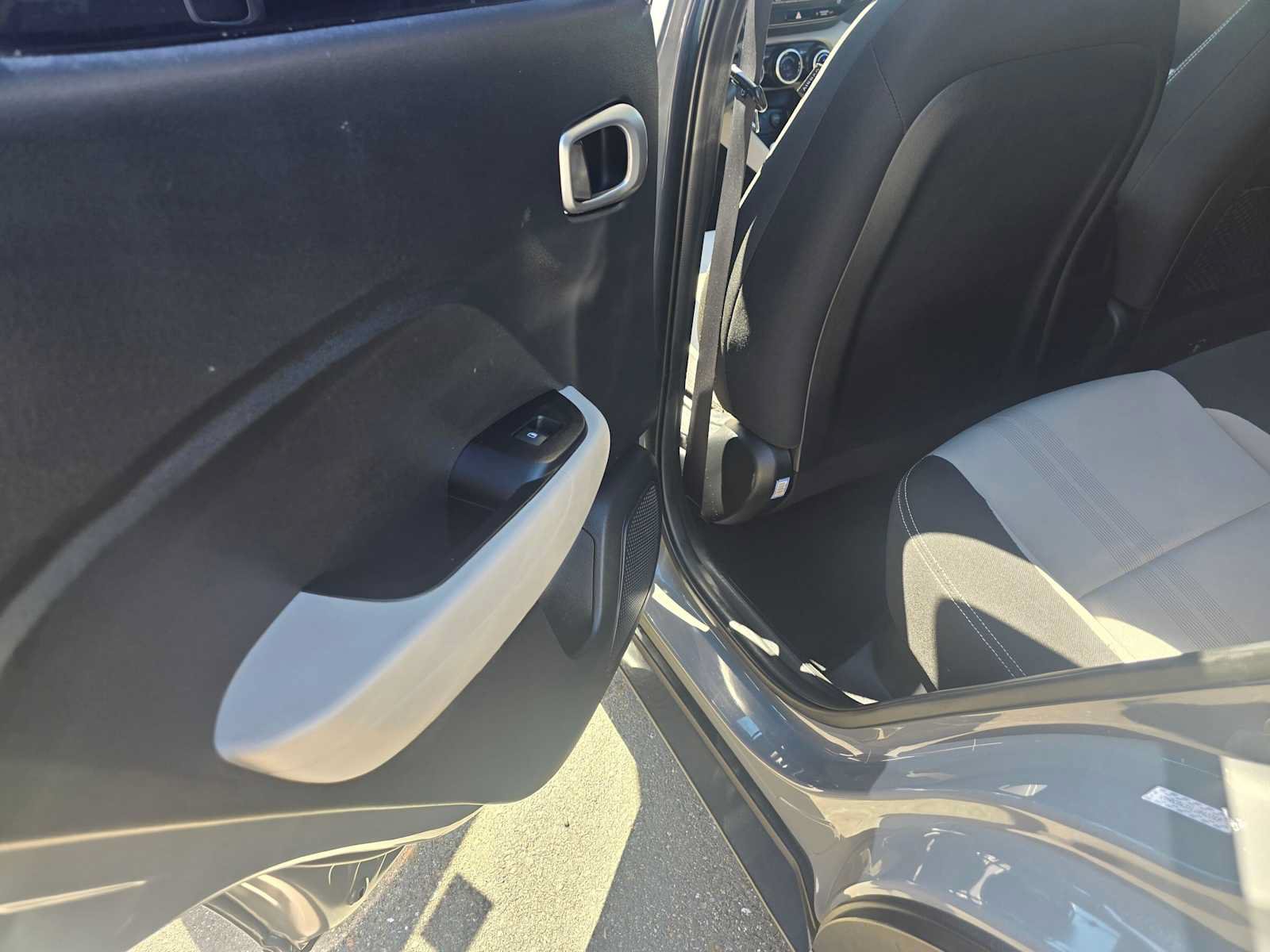Used 2020 Hyundai Venue SEL FWD image 15