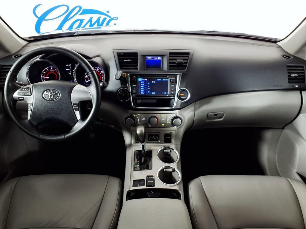 Used 2013 Toyota Highlander SE FWD image 14