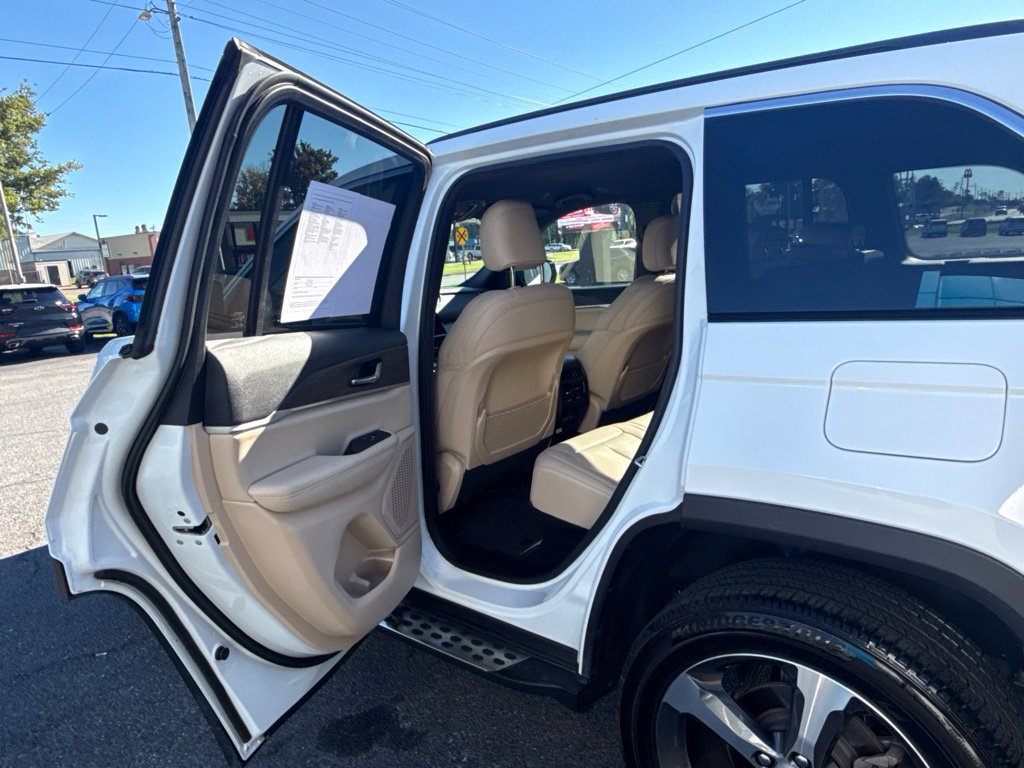 Used 2025 Jeep Grand Cherokee Limited AWD/4WD image 13