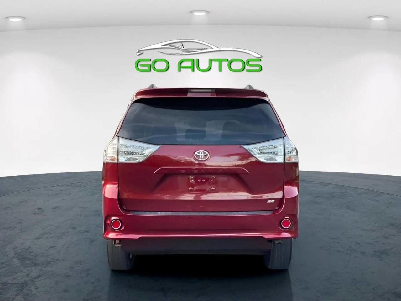 Used 2014 Toyota Sienna SE image 4