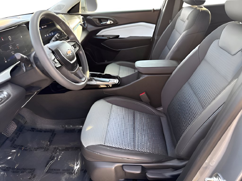 Used 2026 Chevrolet Trax LT FWD image 18