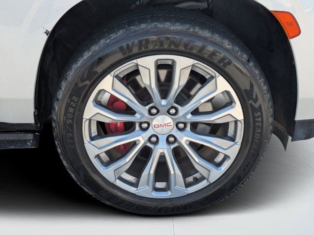 Used 2021 GMC Yukon Denali w/ Denali Premium Package image 9