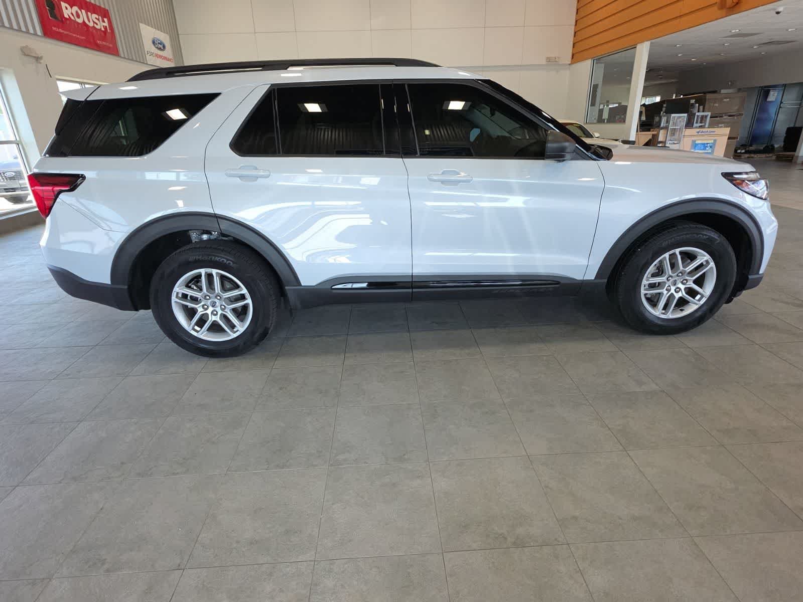 Used 2026 Ford Explorer Active AWD/4WD image 6