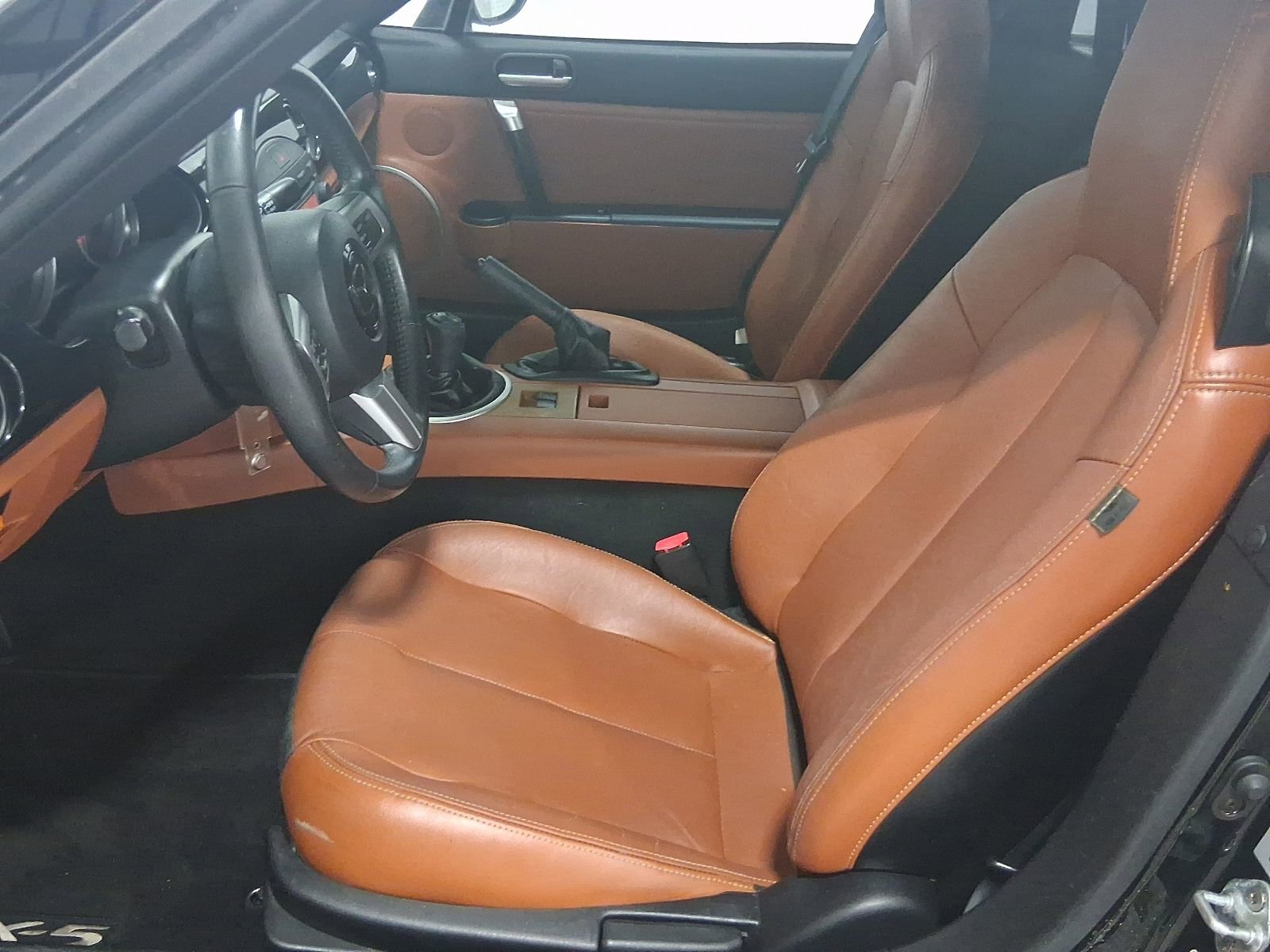 Used 2006 MAZDA MX-5 Miata Grand Touring RWD image 14