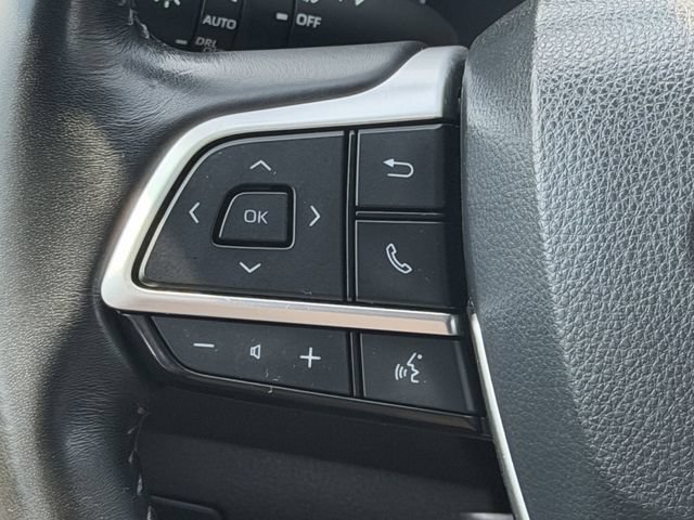 Certified 2024 Toyota Highlander LE FWD image 11