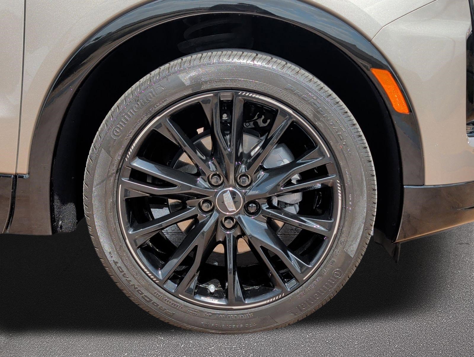 Used 2025 Cadillac XT4 Sport w/ LPO, Onyx Lite Package FWD image 7