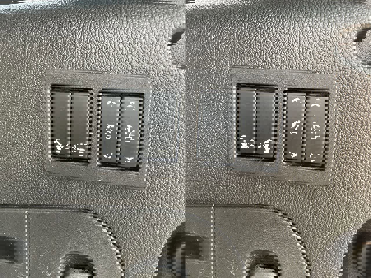 Used 2018 Cadillac Escalade ESV Luxury image 18