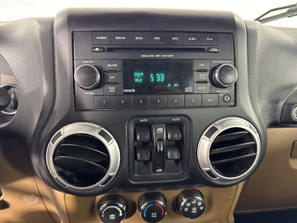 Used 2014 Jeep Wrangler Unlimited Rubicon w/ Max Tow Package image 31