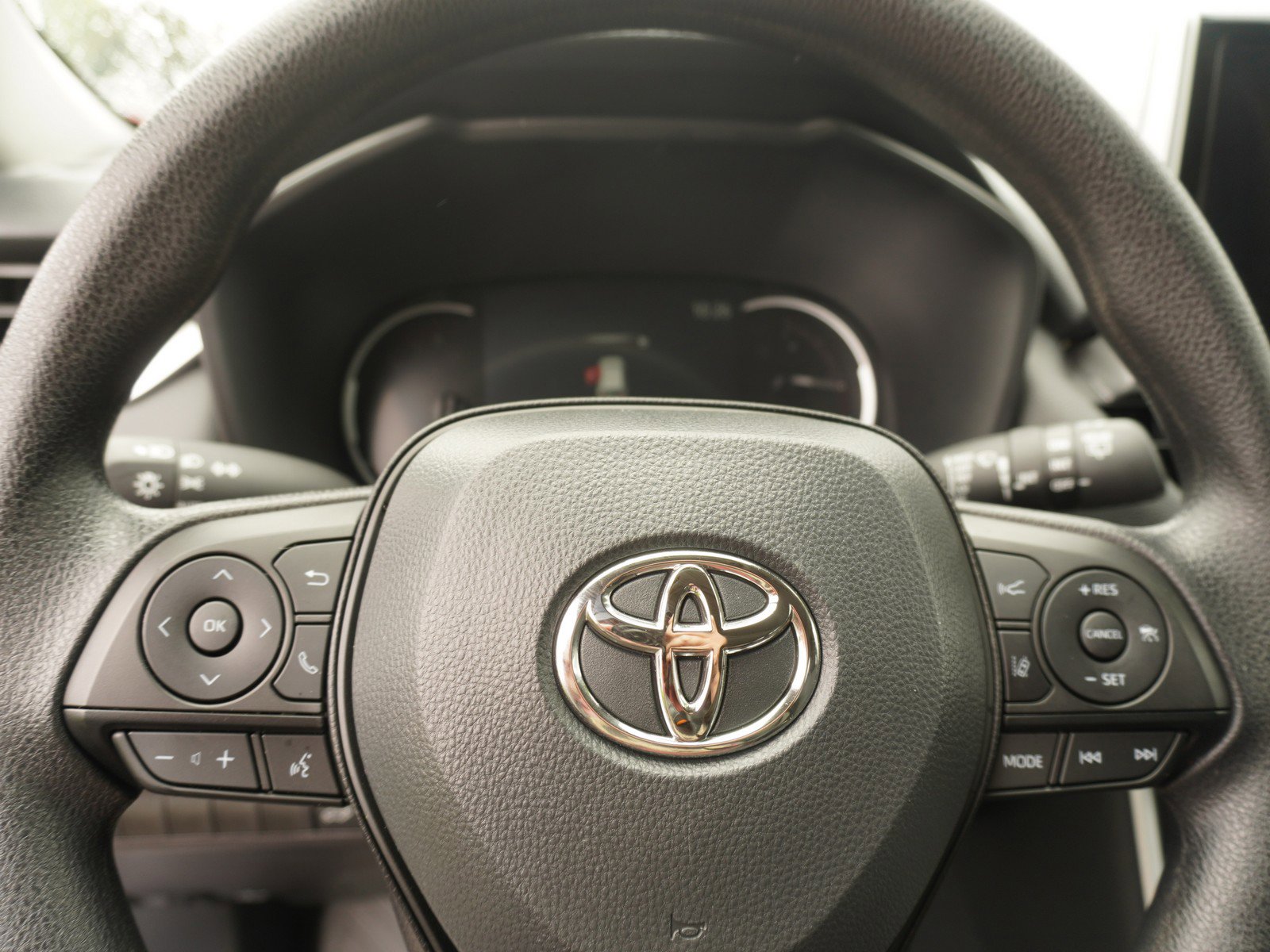 Used 2025 Toyota RAV4 XLE FWD image 23