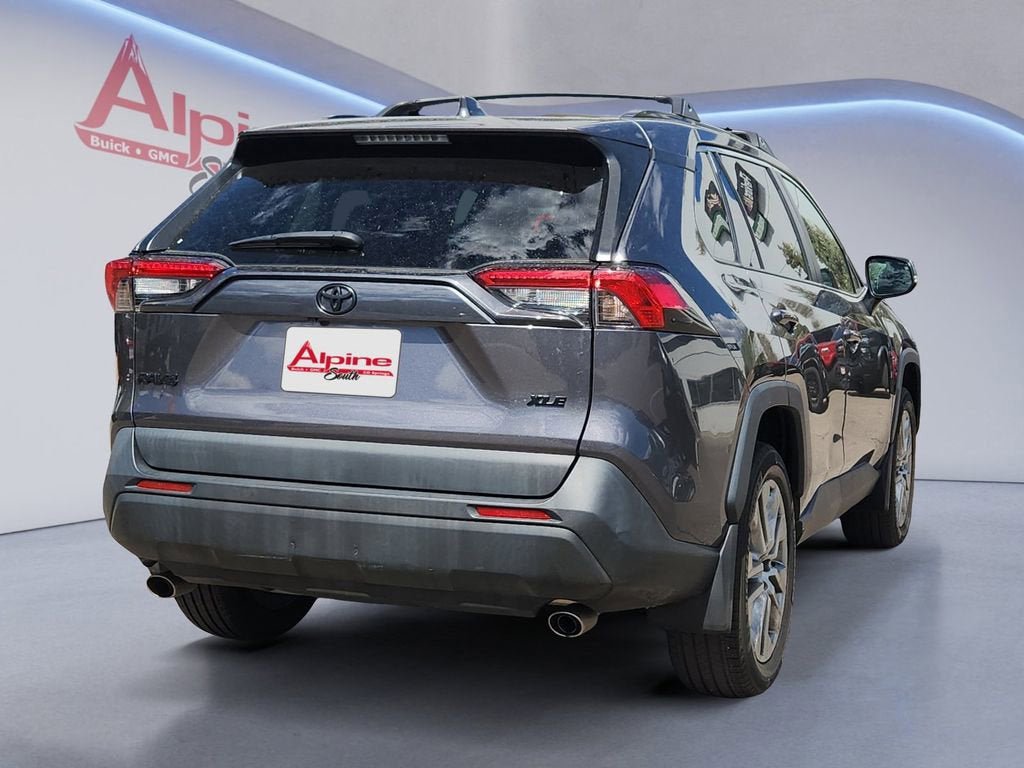 Used 2022 Toyota RAV4 XLE Premium image 5