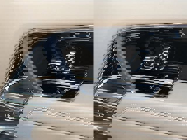 Used 2025 Land Rover Range Rover Long Wheelbase SE image 23