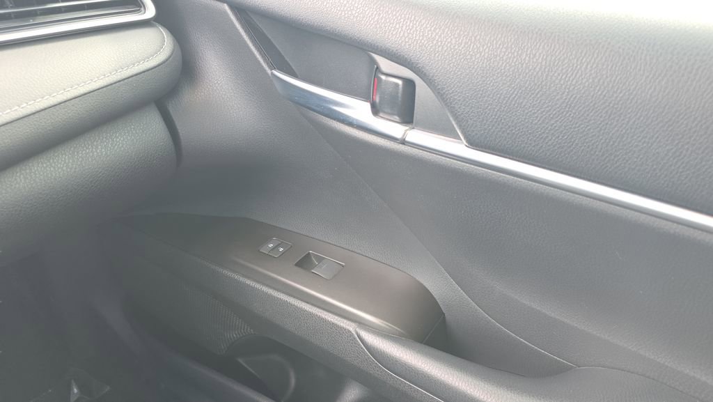 Used 2021 Toyota Camry SE FWD image 13