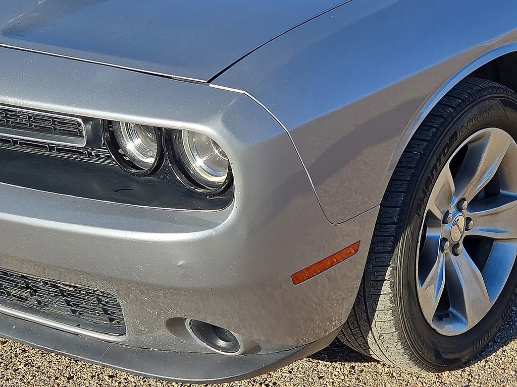 Used 2015 Dodge Challenger SXT image 10