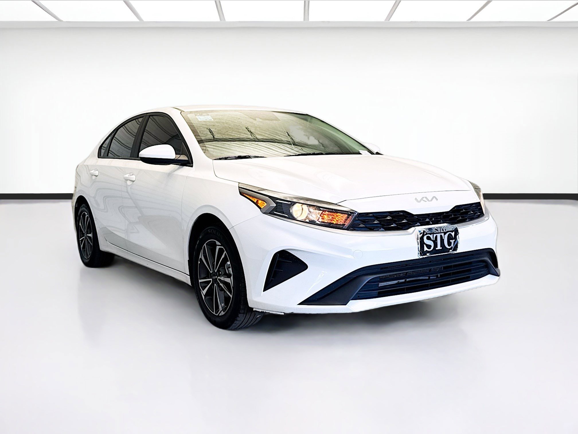 Used 2024 Kia Forte LXS image 3