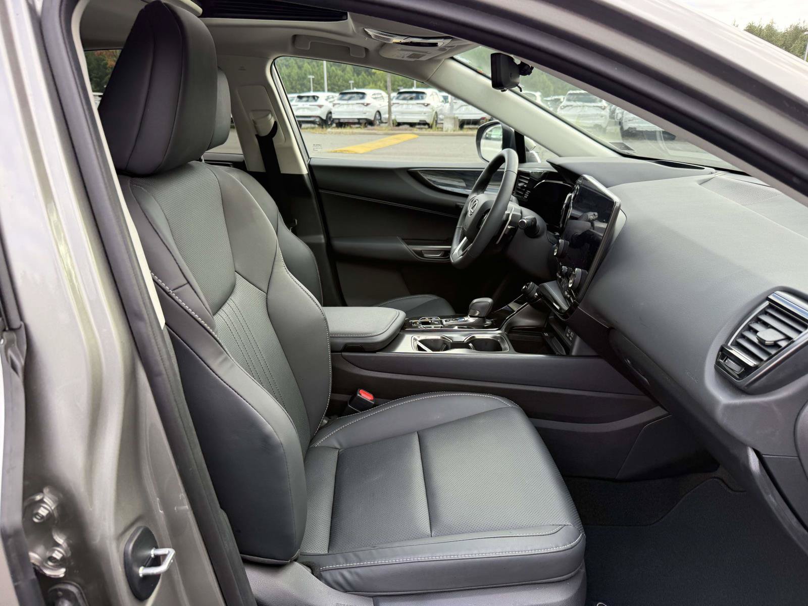 Used 2023 Lexus NX 350h AWD image 14