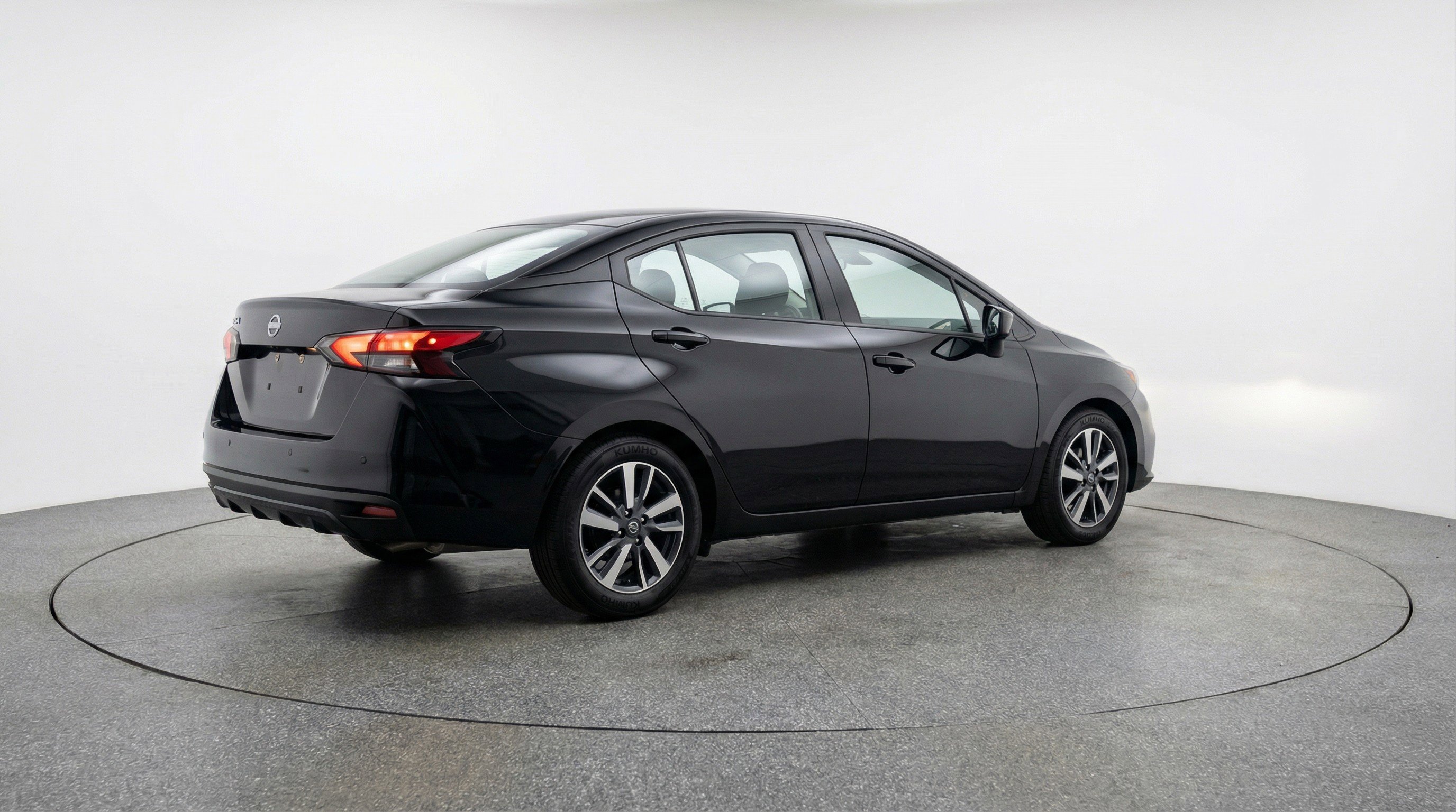 Used 2025 Nissan Versa SV FWD image 9