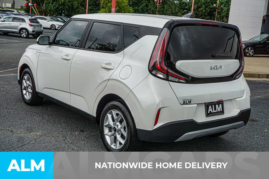 Used 2025 Kia Soul LX w/ LX Technology Package FWD image 4
