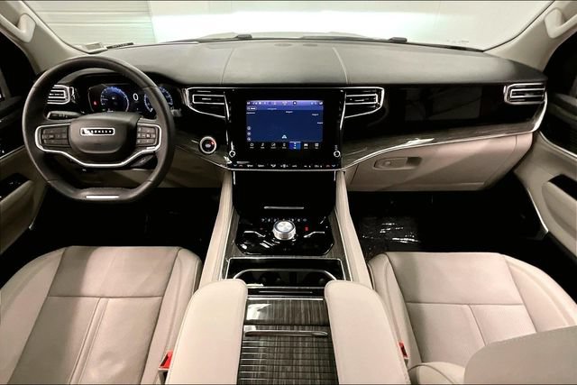 Used 2022 Jeep Wagoneer Series III w/ Rear Seat Video Group 1 AWD/4WD image 16